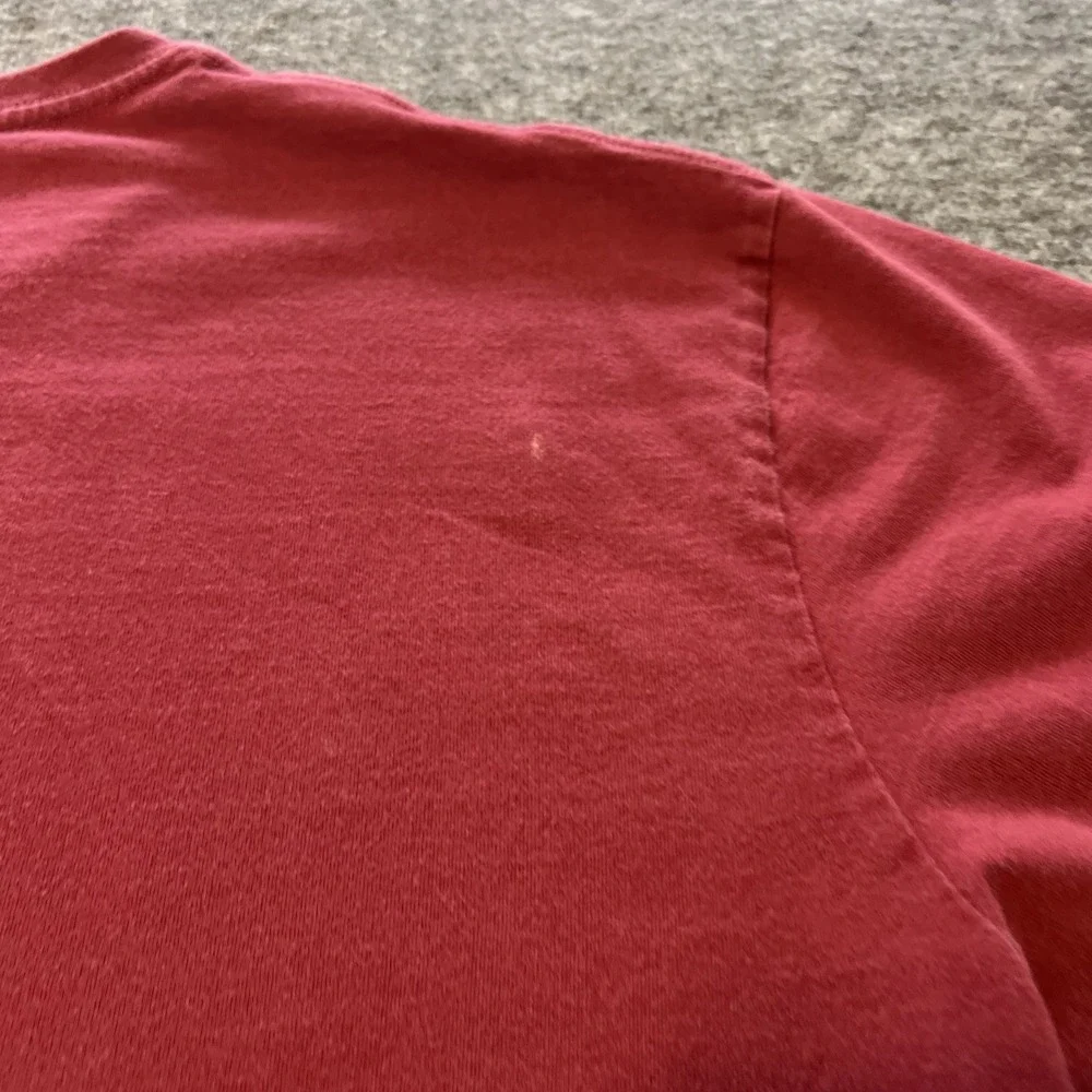 Levi's Men's 2XL‎ Burgundy Short Sleeve Crew Neck Graphic Tee Mountains